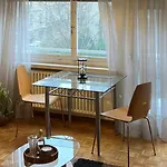 Cozy studio 2nd\' floor, Champel Geneva